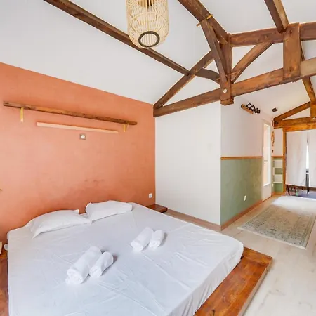 Maison Avec Terrasse & Parking Bacalan Guest house *