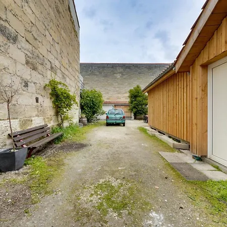Maison Avec Terrasse & Parking Bacalan Guest house